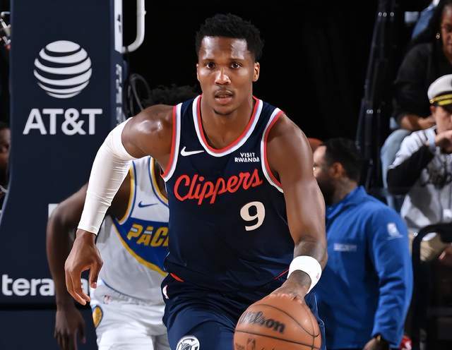 开云电子-打疯了！快船最多领先23分：伦纳德轰20分4板，新星重伤离场